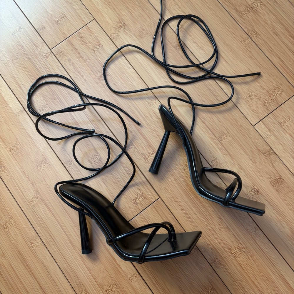 Strappy Black Heels 👠